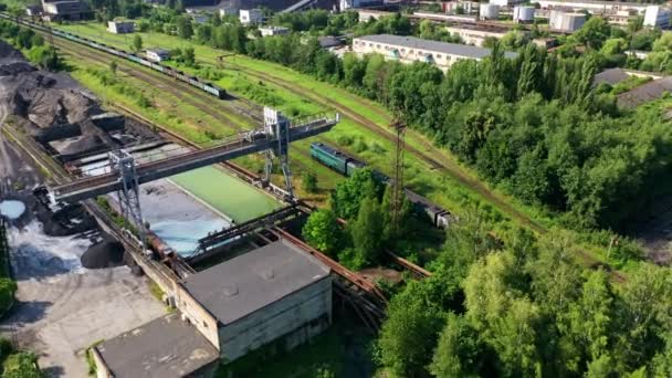 Aerial View Container Godståg Godståg Som Passerar Till Sträcka Järnvägslinjen — Stockvideo