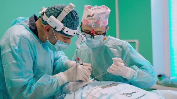 Команда Хірургів Операційній Група Хірургів Роботі Операційному Театрі — стокове відео