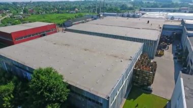 İnşaat alanı açık havada. Çatıdaki inşaat alanının hava aracı görüntüsü