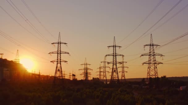 Drátová Elektrická Energie Při Západu Slunce Vysokonapěťová Elektrická Tyč Při — Stock video
