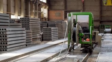 Fabrikada beton bloklar. Beton blokların üretim süreci