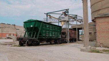 İş sahası endüstriyel geçmişi. Üretim için fabrika inşaat endüstrisi için taşları ezdi.