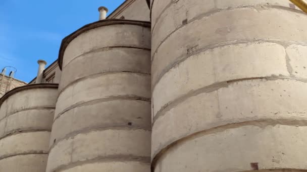 クエリ装置のコンプレックス 粉砕された石造りの生産のクローズアップビュー — ストック動画