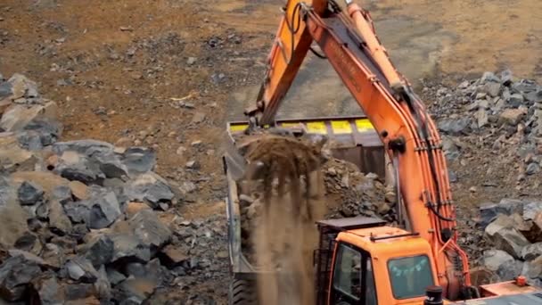 Práce Důlních Strojích Těžba Kamenolomu Těžkými Průmyslovými Stroji — Stock video