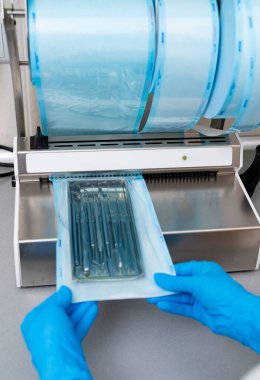 Steril modern tıbbi aletler. Ameliyat araçları.