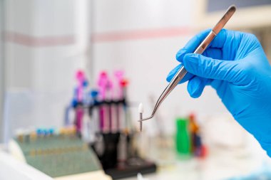 Ameliyat ortodontist ekipmanı. Modern dişçilik aracı.