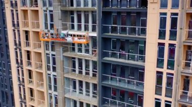 İkamet bölgesindeki apartman dairesi. Modern apartmanlı şehir manzarası.