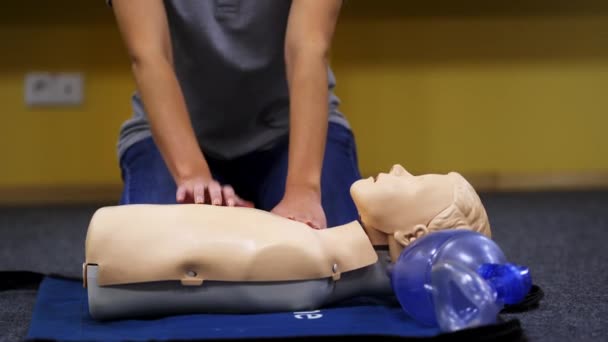 Herz Lungen Wiederbelebung Innenräumen Erste Hilfe Training Der Herz Lungen — Stockvideo