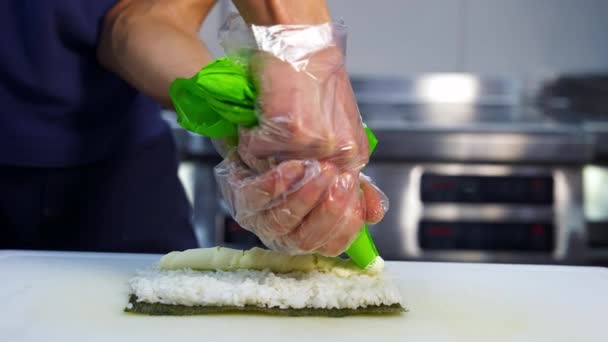Robię Sushi Restauracji Proces Produkcji Sushi Bułek — Wideo stockowe