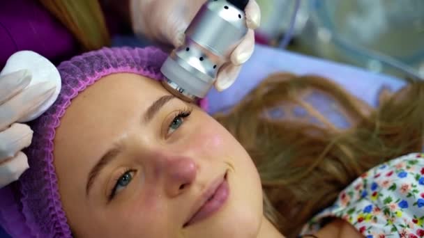 Dispositivo Para Limpieza Facial Ultrasónica Limpieza Cara Casa Peeling Facial — Vídeos de Stock