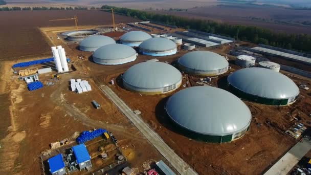 Luftaufnahme Der Modernen Bio Tankstelle Oder Fabrikhalle Biogasanlage Nachhaltige Produktion — Stockvideo