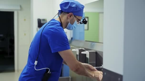 医生洗手 医生在手术前洗手 — 图库视频影像