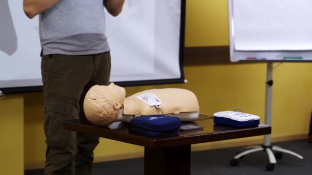 Ausbildungsattrappe Für Sanitäter Auszubildende Spezielle Puppen Für Medizinische Schulungen Seminar — Stockvideo
