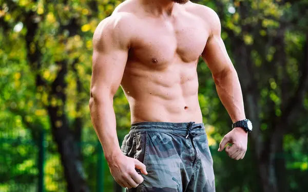 Shirtless Man Showing Strength Power Nature Inglés Hombre Sin Camisa —  Fotos de Stock