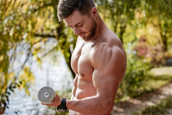 Fit Man Showing His Muscles Shirtless Man Holding Dumb Dumb — Photo