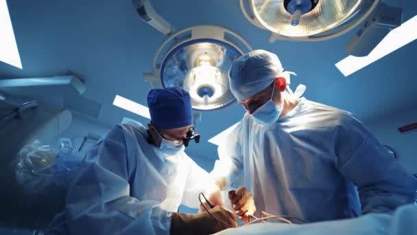 Selektivní Zaměření Proces Neurochirurgické Operace Asistentka Sestry Operačním Sále Moderní — Stock video