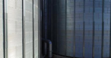 Metal tahıl Asansör tarım bölgedeki hava görünümünü. Tahıl ambarı