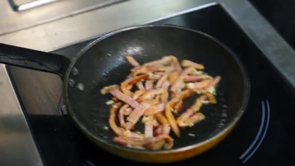 Fritar Pedaços Bacon Uma Panela Pedaços Crocantes Bacon Delicioso São — Vídeo de Stock