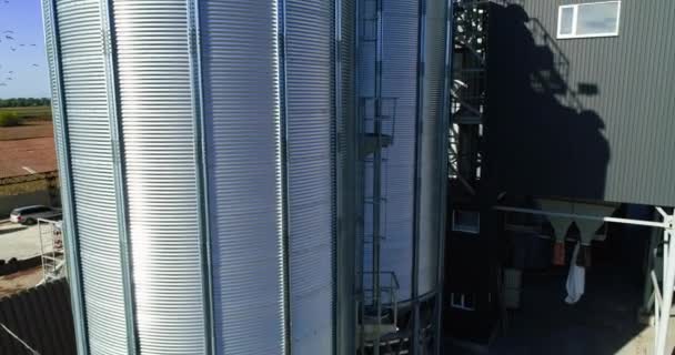 Зерновой Лифт Металлический Элеватор Сельскохозяйственной Зоне Вид Воздуха — стоковое видео