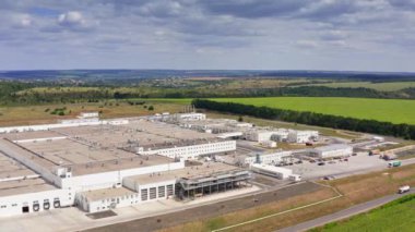 Büyük bir endüstriyel kompleksin hava görüntüleri. Üretim Sanayii