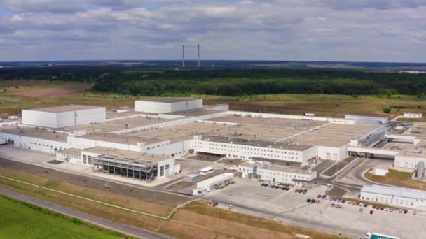 Großes Modernes Fabrikgebäude Produktionsstätte Maschinenbau Blick Von Oben Auf Die — Stockvideo