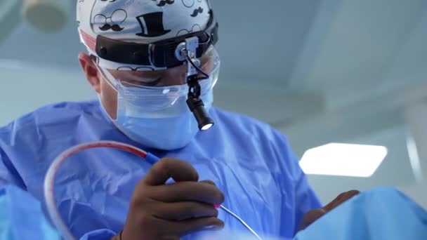 Tijdens Operatie Medisch Team Voert Operatie Uit Het Ziekenhuis Operatiekamer — Stockvideo