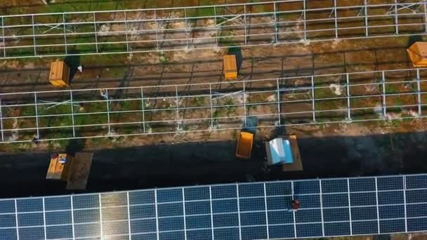 Utrustning För Generering Solceller Grön Energi Energipaneler Ingenjör Ett Solkraftverk — Stockvideo