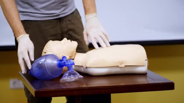 Medical Male Dummy Lays Training Table Hall Medical Equipments First — Stock Video