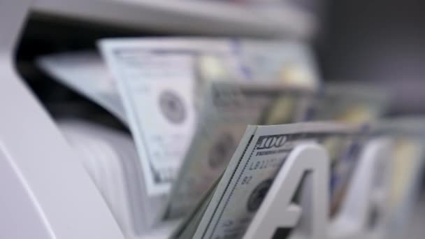 Sluit Geldtelmachine Een Stelletje Amerikaanse Bankbiljetten Wereldmunt Amerikaanse Dollar — Stockvideo