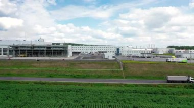 Modern Factory Exterior. Büyük bir endüstriyel kompleksin hava görüntüleri..