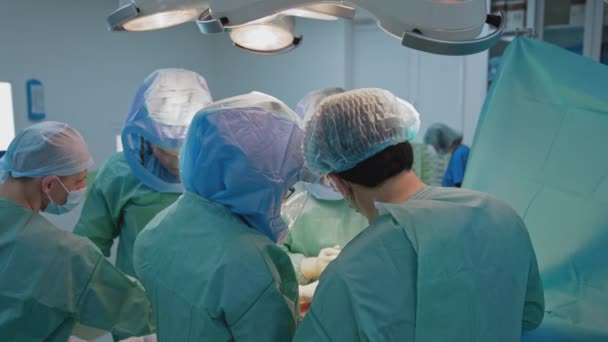Operaci Lékařský Tým Operačním Sále Nemocnice Práce Chirurgickými Nástroji — Stock video