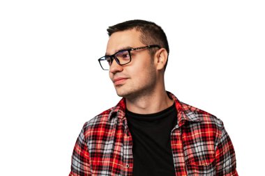 Ekose gömlekli ve gözlüklü adam. Gözlüklü ve ekose gömlekli bir adam.