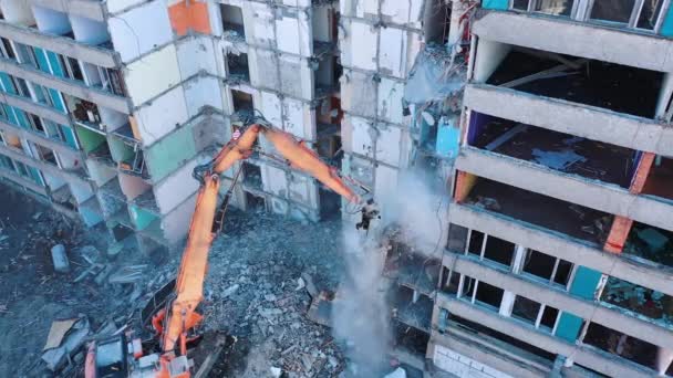 Abbau Eines Hochhauses Bagger Zerstören Ruinen Für Neues Bauprojekt Über — Stockvideo