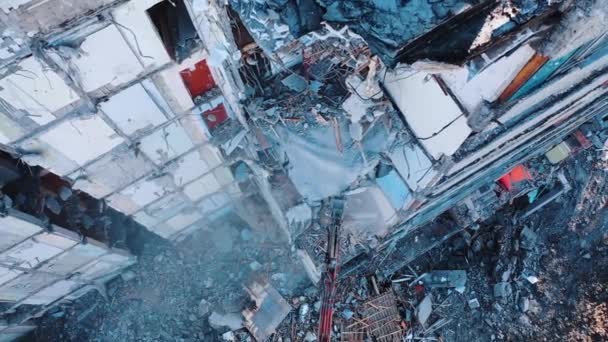 Excavator Riches High Demolish Floors Walls Concrete Structure Broken Pieces — Stock Video