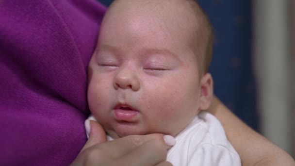 Ansiktet Ett Spädbarn Sover Djupt Och Vill Inte Vakna Älskade — Stockvideo