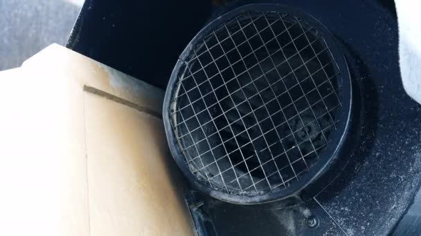 大直径管 内盖网状涡旋芯 工业设备在室外的现代化厂房外 靠近点 — 图库视频影像