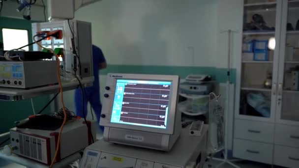 Annäherung Den Bildschirm Der Medizinischen Geräte Monitor Der Die Vitalindizes — Stockvideo