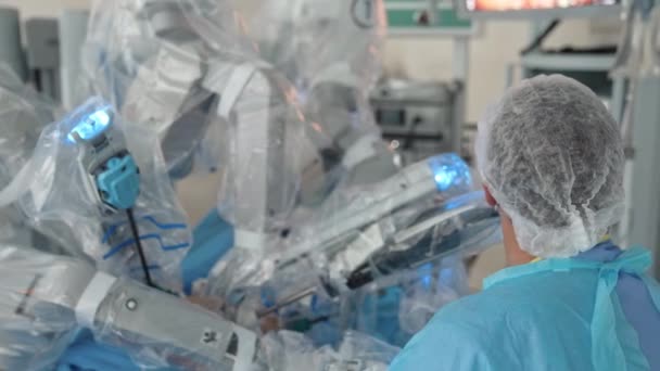 Futuristische Technologische Apparatuur Operatiekamer Vinci Robotarmen Moderne Kliniek Doctor Kijken — Stockvideo