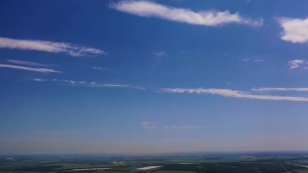 Прекрасне Блакитне Літнє Небо Над Інноваційним Зерносховищем Сучасна Територія Зберігання — стокове відео