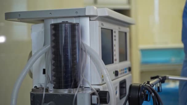 Современное Медицинское Оборудование Хирургических Операций Искусственная Вентиляция Легких Закачивает Воздух — стоковое видео
