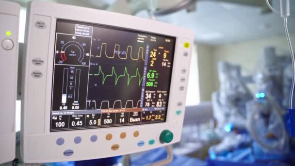 患者の重要な兆候を監視する 病院での心拍数モニターの閉鎖 — ストック動画