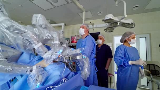 内視鏡検査による最新の医療技術 ロボット装置を搭載した病院の外科部 — ストック動画