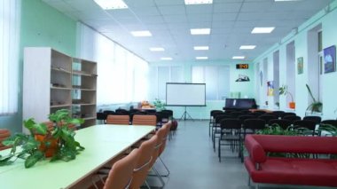 Üniversitede Konferans Salonu. Üniversitedeki boş konferans salonunun iç görünümü