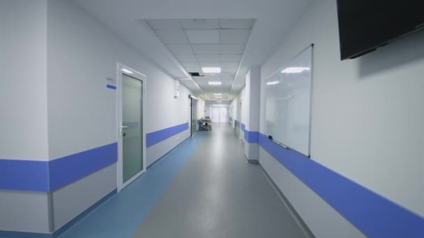Δειος Διάδρομος Στο Σύγχρονο Νοσοκομείο Μακρύς Διάδρομος Στο Νοσοκομείο Πόρτες — Αρχείο Βίντεο