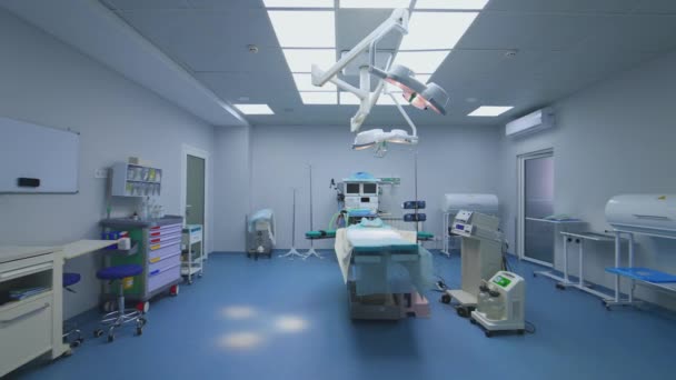 Leerer Operationssaal Krankenhaus Blick Den Operationssaal Mit Speziellen Medizinischen Geräten — Stockvideo