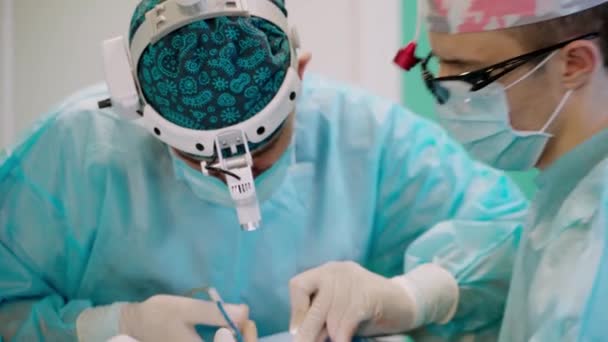 Doktor Během Operace Nemocnici Portrét Profesionálních Doktorandů Operačním Sále Nemocnice — Stock video