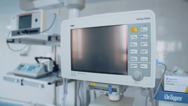 医院的手术室 配备外科监测器的现代手术室 — 图库视频影像
