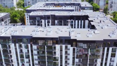 Apartman manzaralı. Tipik çok katlı apartman kompleksinin İHA görüntüsü