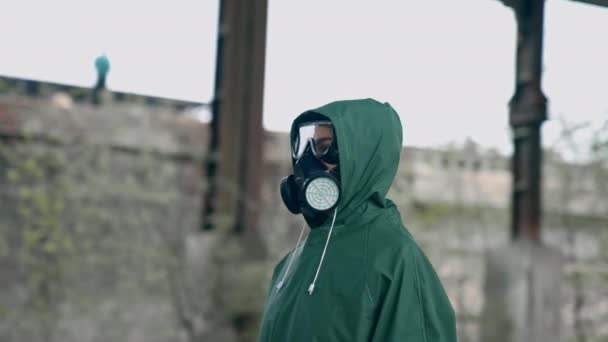 Uomo Maschera Antigas Indumenti Protettivi Maschera Antigas Mantello Protezione Chimica — Video Stock