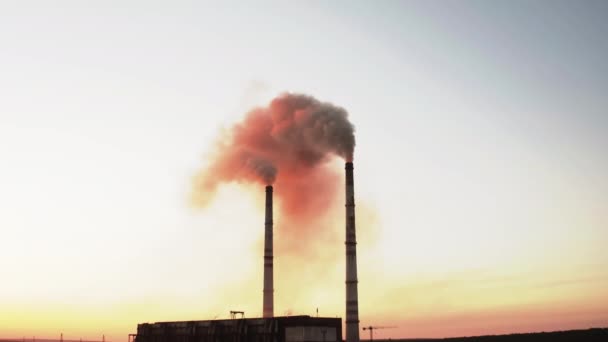 Κηφήνας Άποψη Των Σωλήνων Καπνού Εργοστάσιο Αεροφωτογραφία Της Βιομηχανικής Ζώνης — Αρχείο Βίντεο
